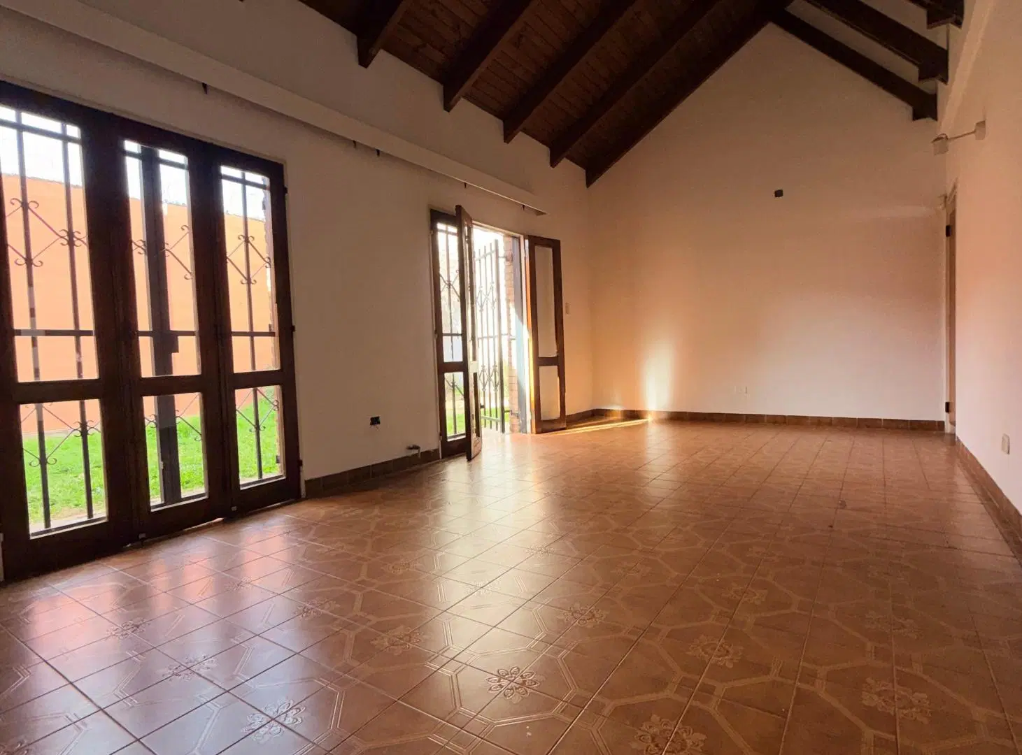 Alquilo duplex de 2 dormitorios con Garage en URCA 2