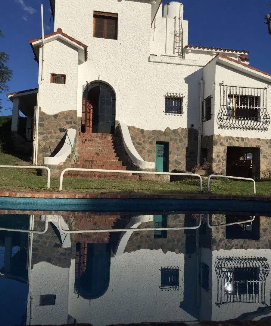 Vendo espectácular casa en Villa Allende con Cancha de Tenis y Piscina a Metros de la Policia. 4