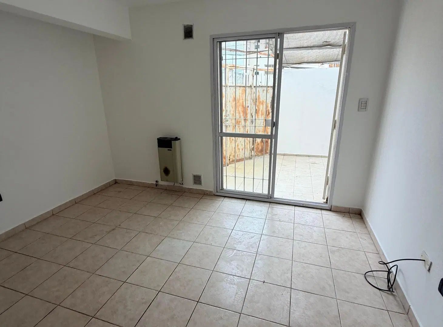 Alquilo depto de 1 dormitorio con cochera y gastos bajos, super seguro. 5