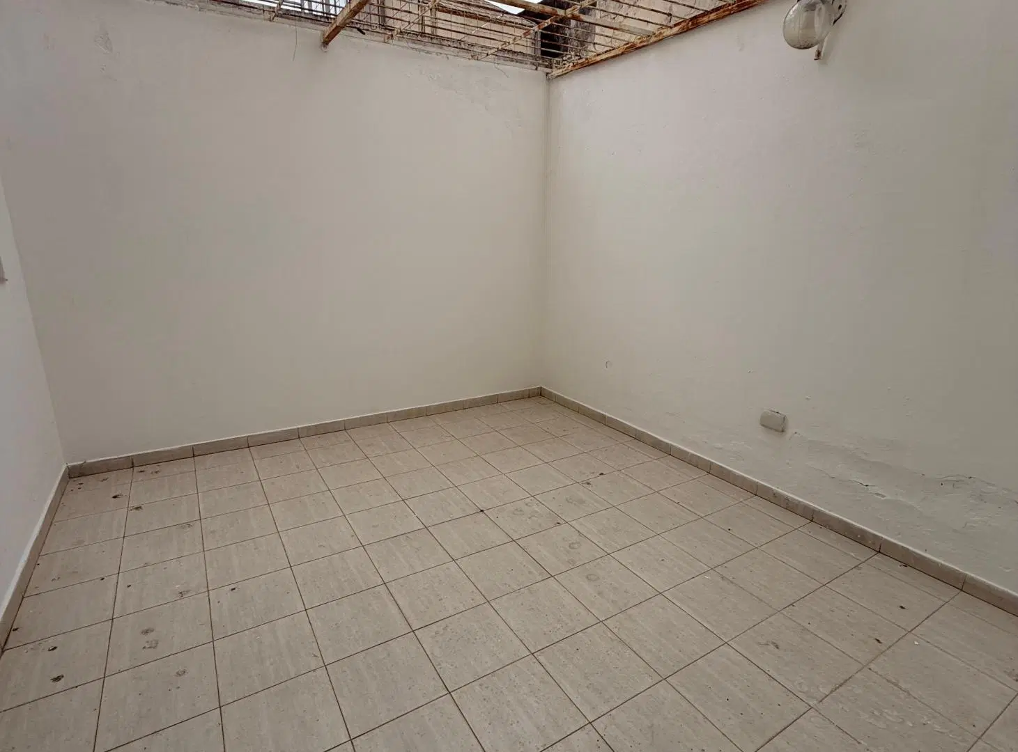Alquilo depto de 1 dormitorio con cochera y gastos bajos, super seguro. 3