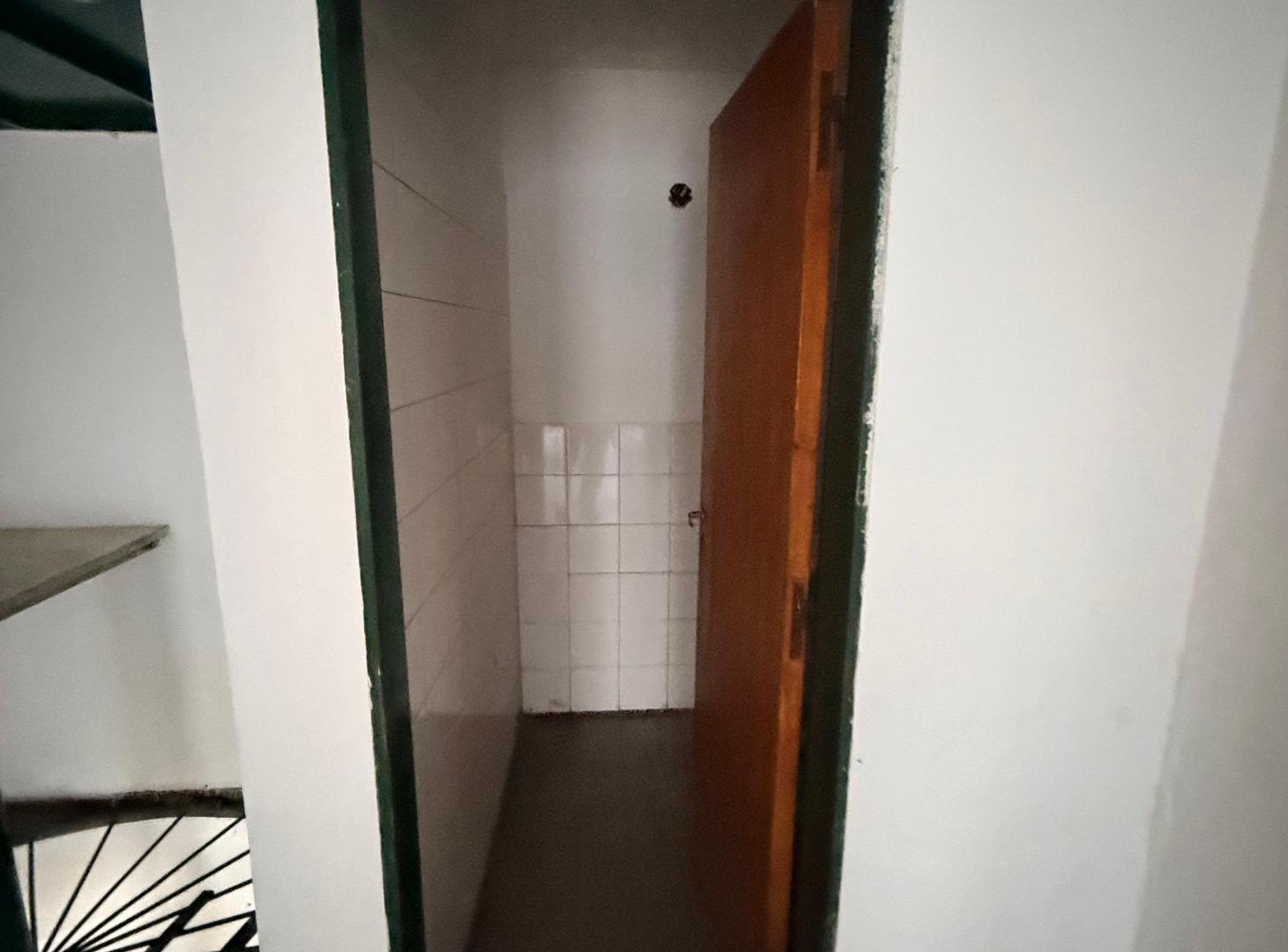 Foto de Alquilo local con entrepiso en el centro Av. Olmos 202 casi esquina, imagen 5