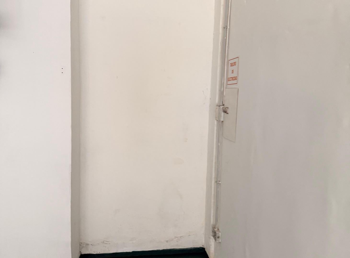 Foto de Alquilo local con entrepiso en el centro Av. Olmos 202 casi esquina, imagen 3