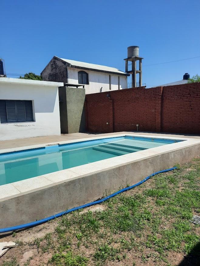 Venta de Casa de 3 Dorm. en Esquina. Zona Norte. a m de Circunvalación. 5