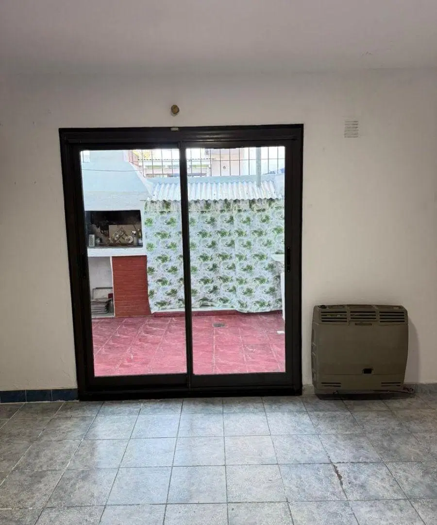 Casa en Venta 1 dormitorio. Cochera propia Próxima a Av. J.M. Pueyrredón. B° A. Alberdi. 5