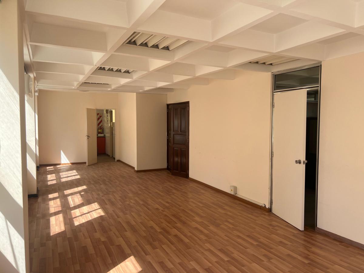 Oficina en Venta Muy Luminosa en Microcentro 4