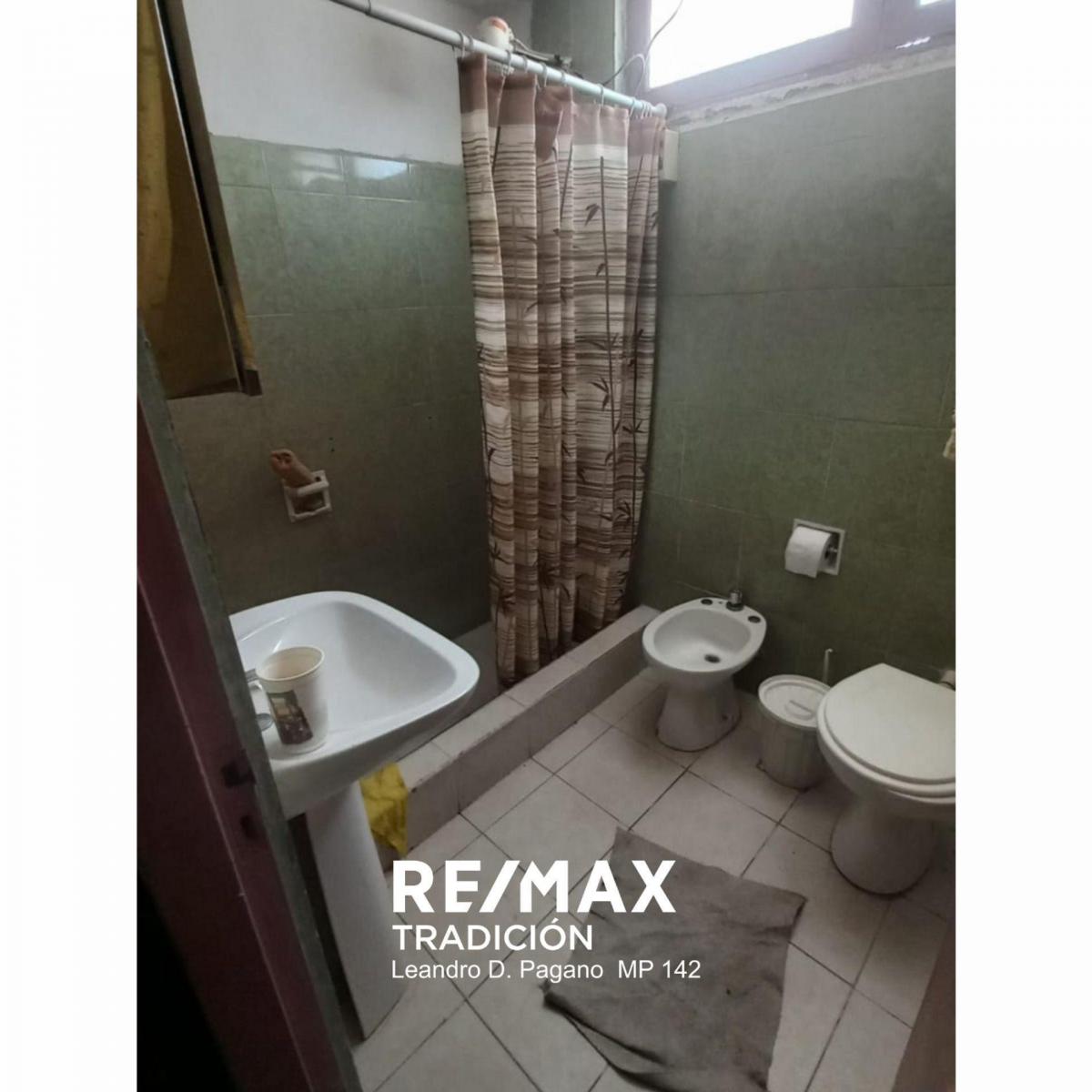Casa en Venta Catamarca 127 con Local Comercial. 4