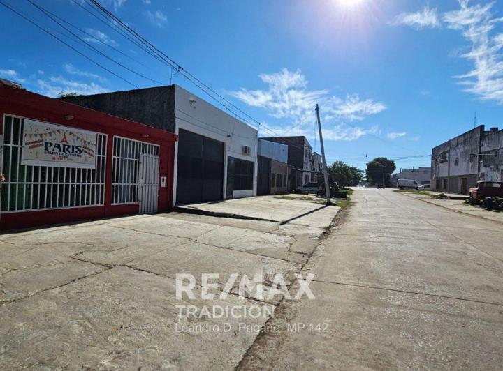 CASA CON SALON COMERCIAL EN VENTA - BARRANQUERAS 2