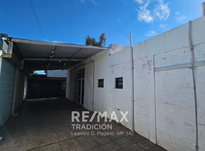 CASA CON SALON COMERCIAL EN VENTA - BARRANQUERAS 4