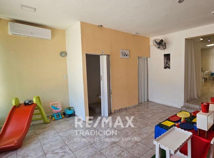 CASA CON SALON COMERCIAL EN VENTA - BARRANQUERAS 3