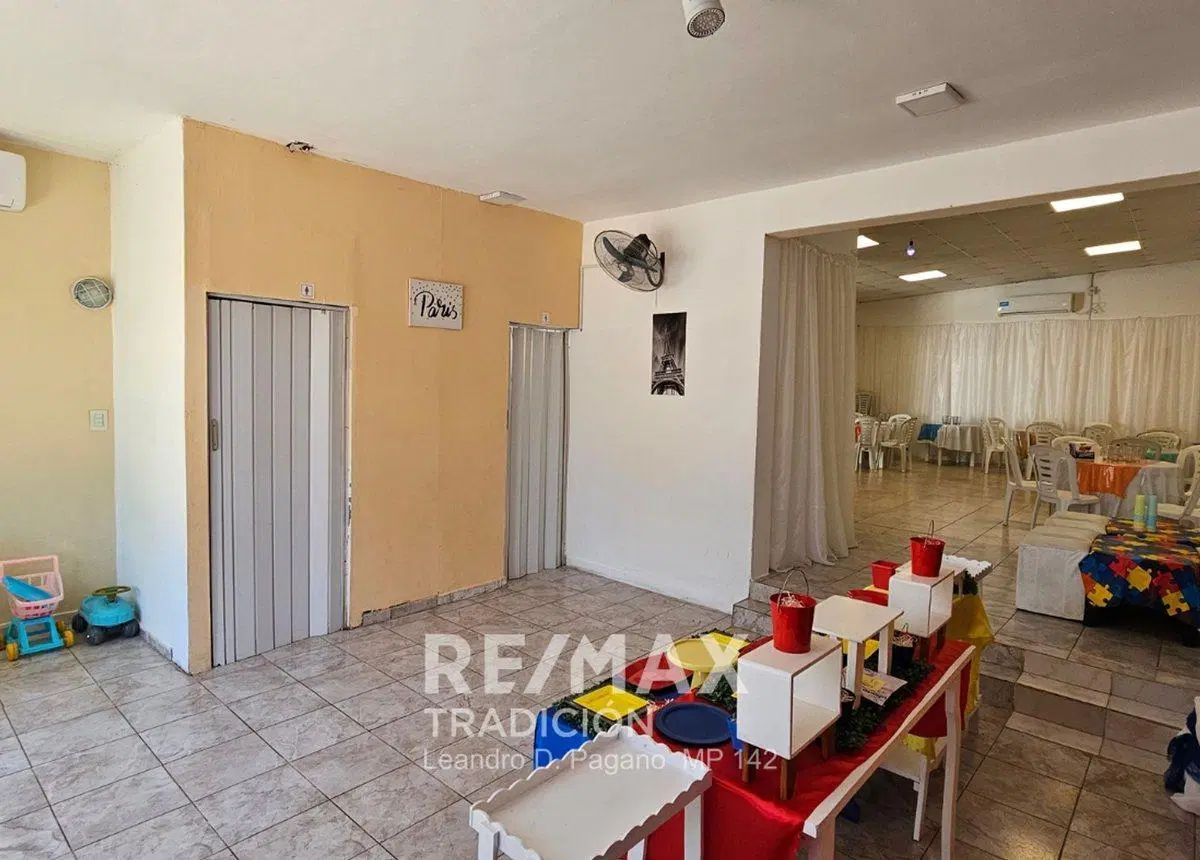 CASA CON SALON COMERCIAL EN VENTA - BARRANQUERAS 5