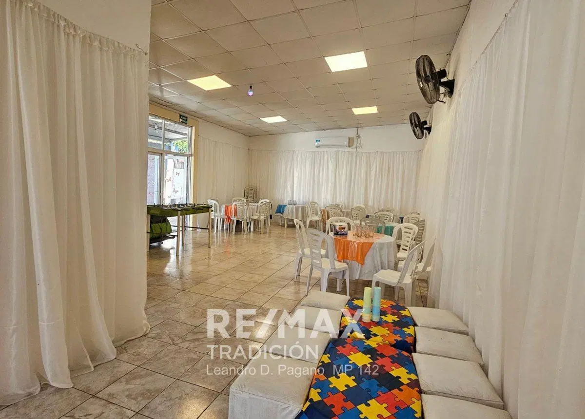CASA CON SALON COMERCIAL EN VENTA - BARRANQUERAS 4