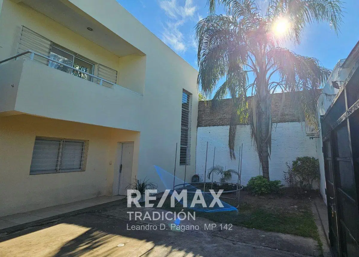 CASA CON SALON COMERCIAL EN VENTA - BARRANQUERAS 2