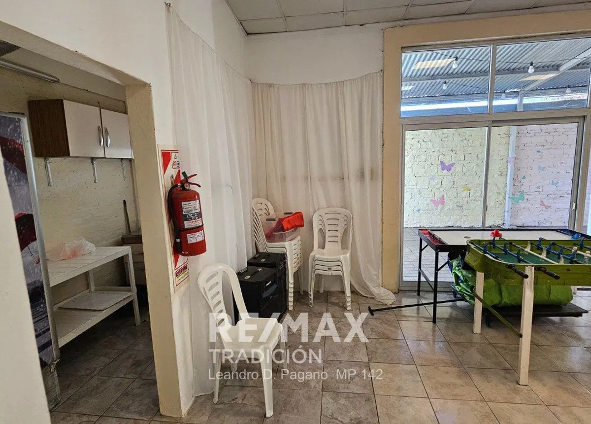 CASA CON SALON COMERCIAL EN VENTA - BARRANQUERAS 3
