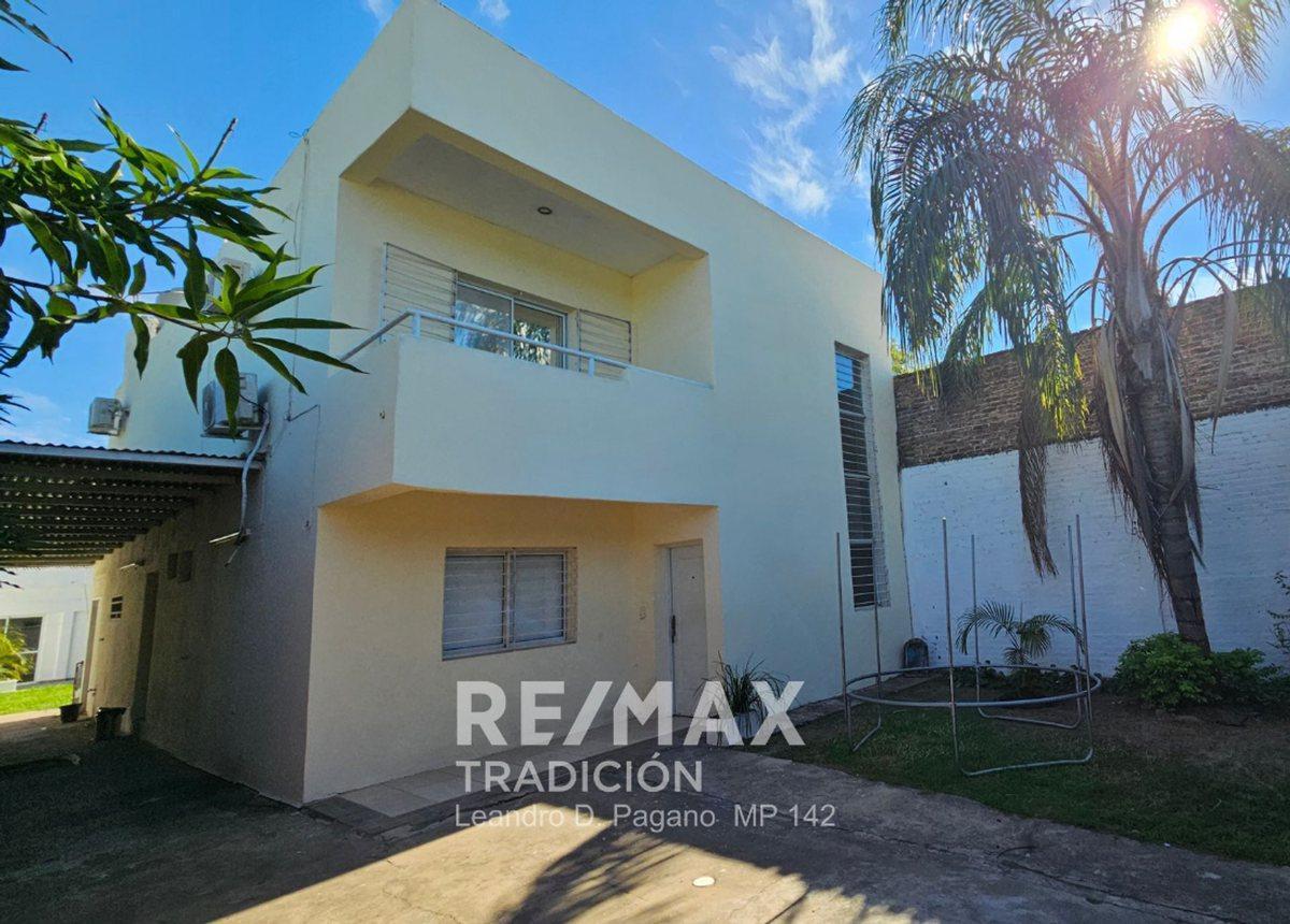CASA CON SALON COMERCIAL EN VENTA - BARRANQUERAS