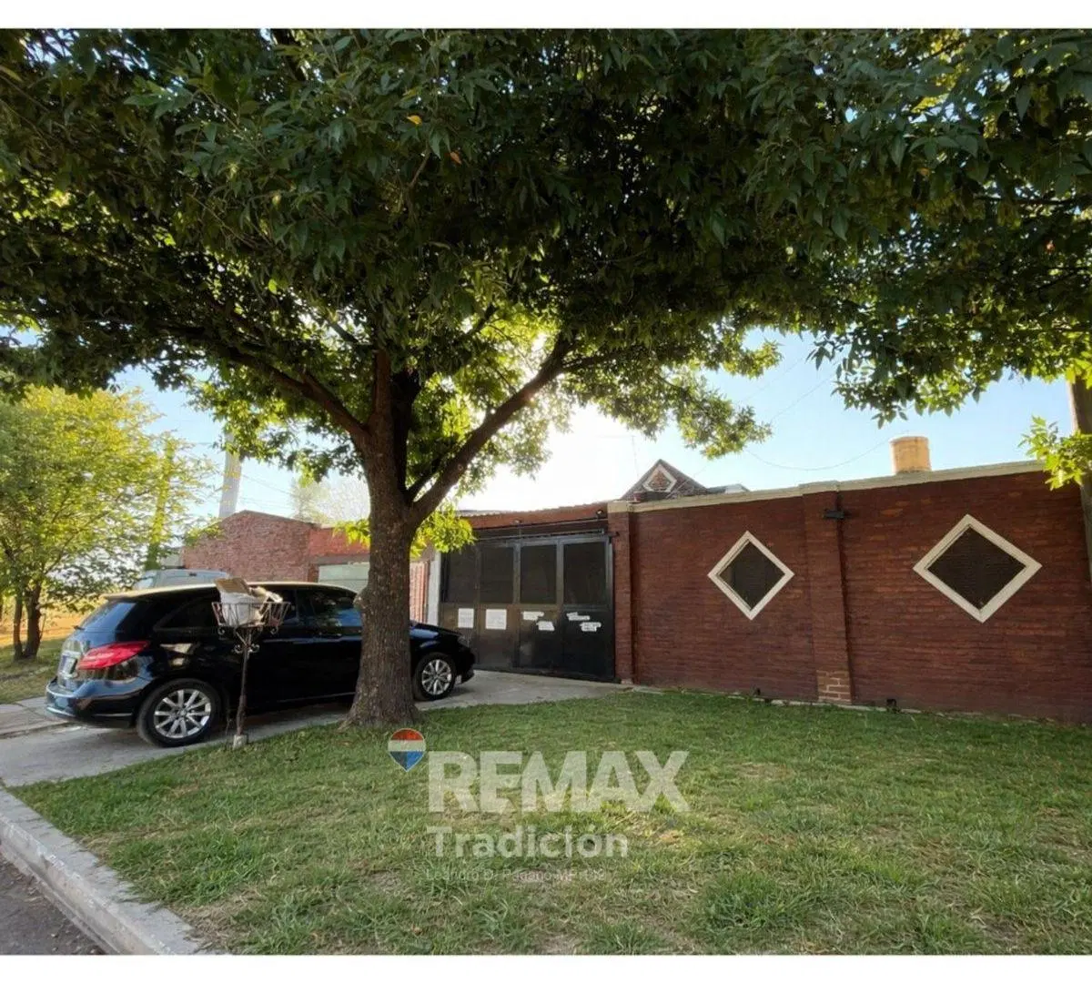 CASA VENTA 8 AMB. CON PILETA - RESISTENCIA 2