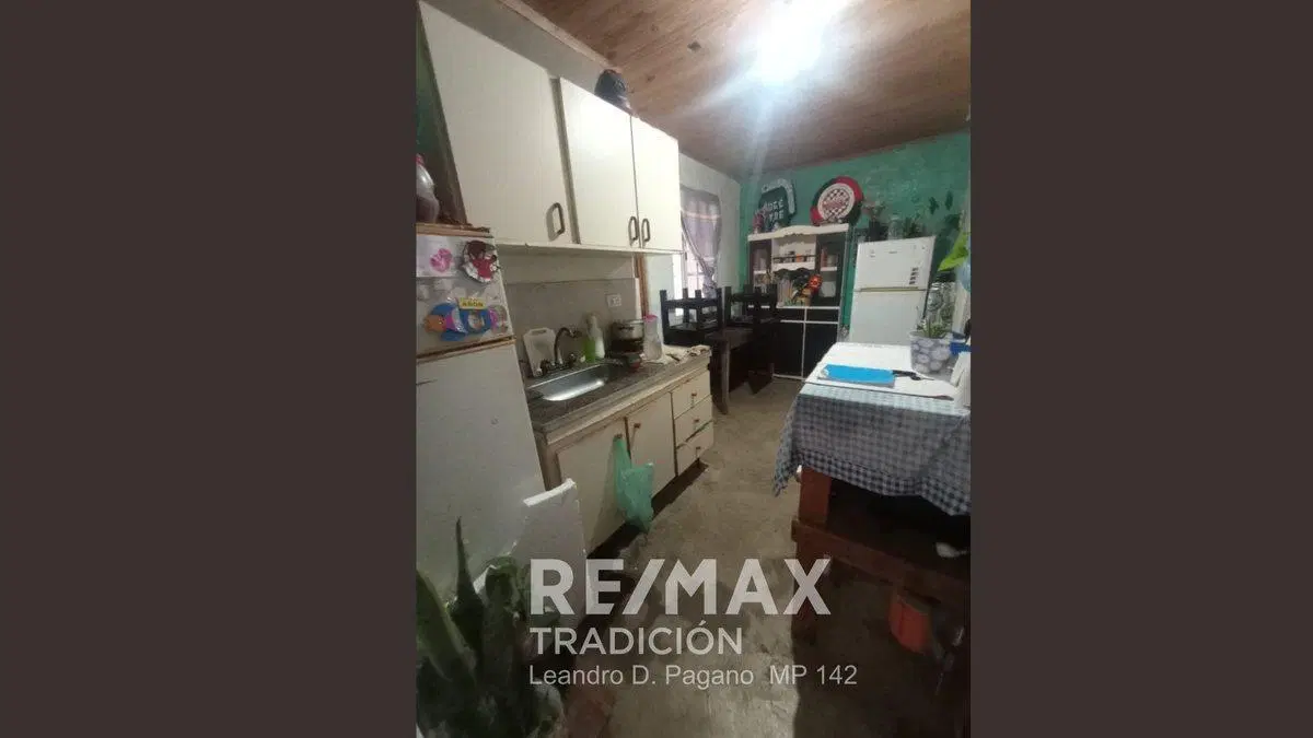 Amplia casa + dptos y local comercial al frente 2