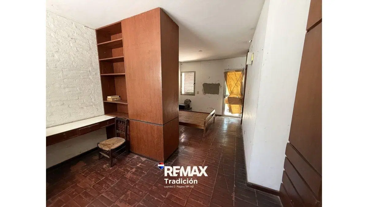 CASA  DE 6 AMB.  VENTA EN CASCO CENTRICO DE RCIA 4