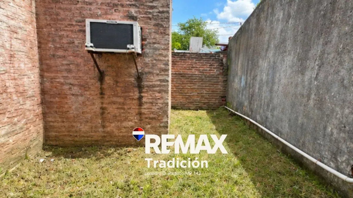VENTA DE CASA 1 DORMITORIO + TERRENO - La Liguria 4