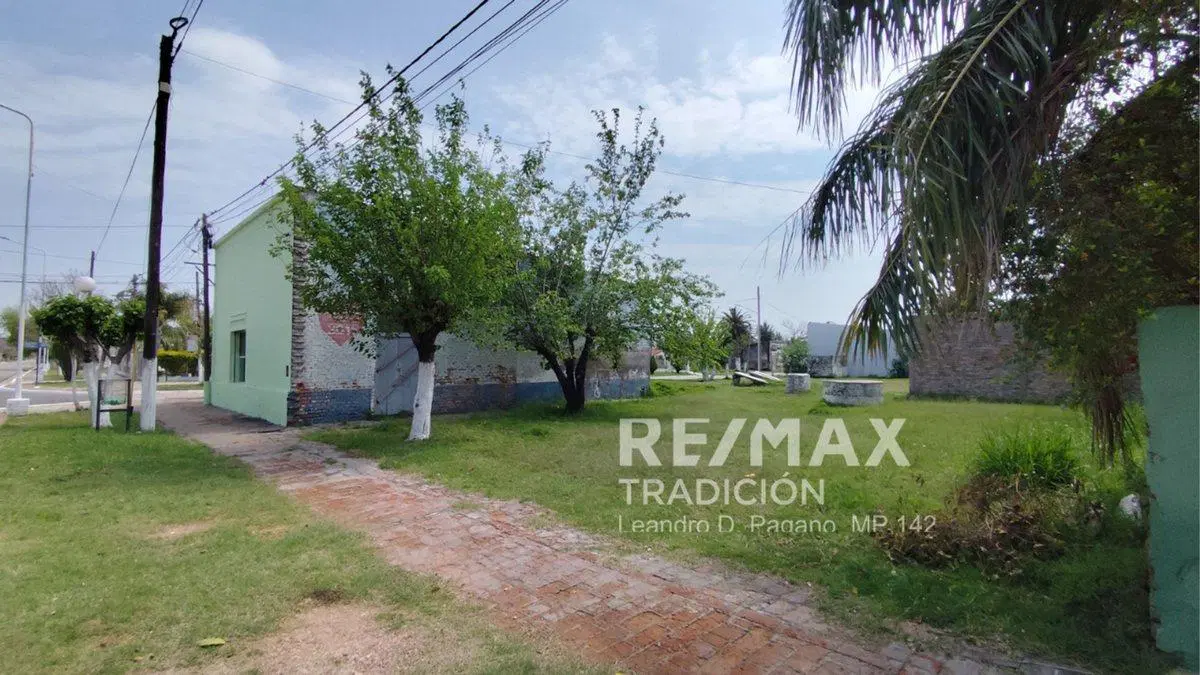 VENTA LOCAL + TERRENO en esquina - La Clotilde 4