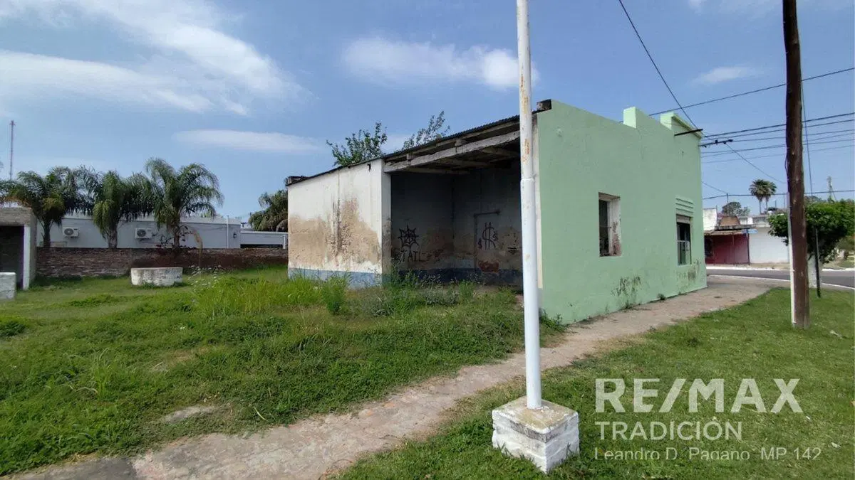 VENTA LOCAL + TERRENO en esquina - La Clotilde 5
