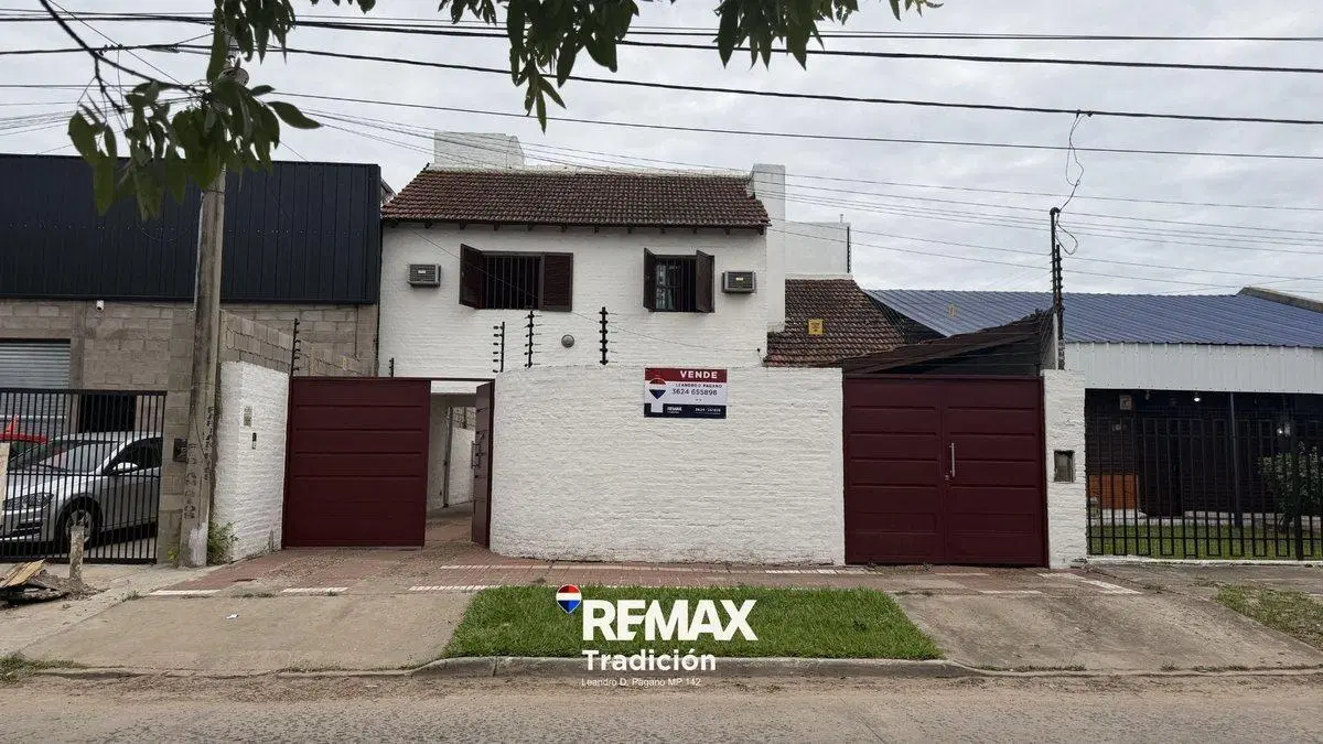 Casa de 5 ambientes en venta categoría muy buena. 3