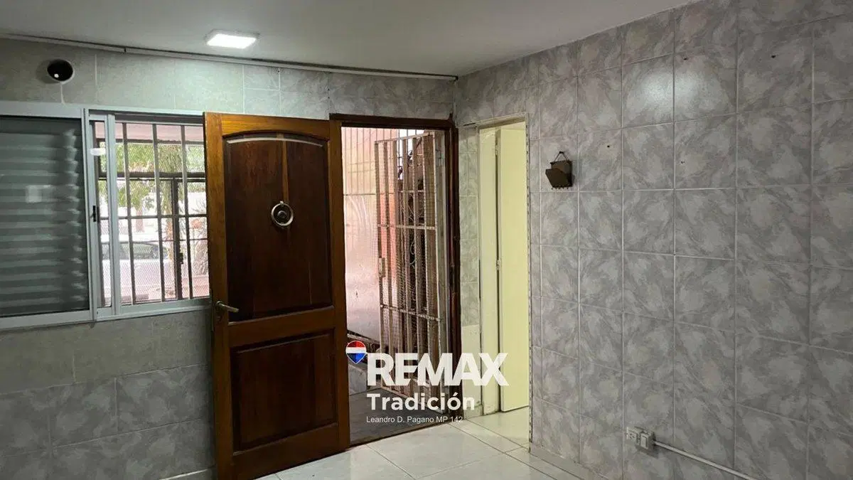 CASA + 4 DEPARTAMENTOS SOBRE AVENIDA - MACROCENTRO 4
