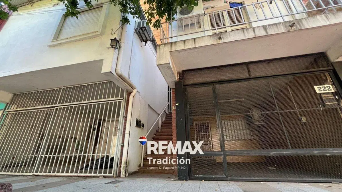 CASA + 4 DEPARTAMENTOS SOBRE AVENIDA - MACROCENTRO 5