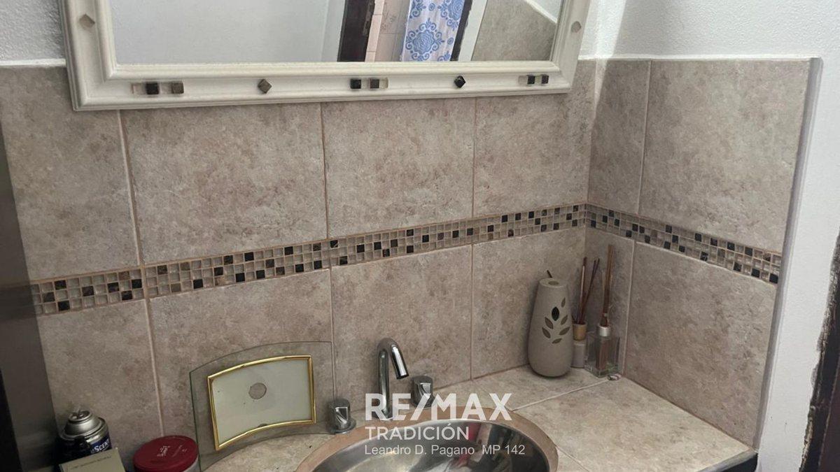 Foto de VENTA CASA + LOCAL COMERCIAL + DEPTOS- ZONA UNNE, imagen 3