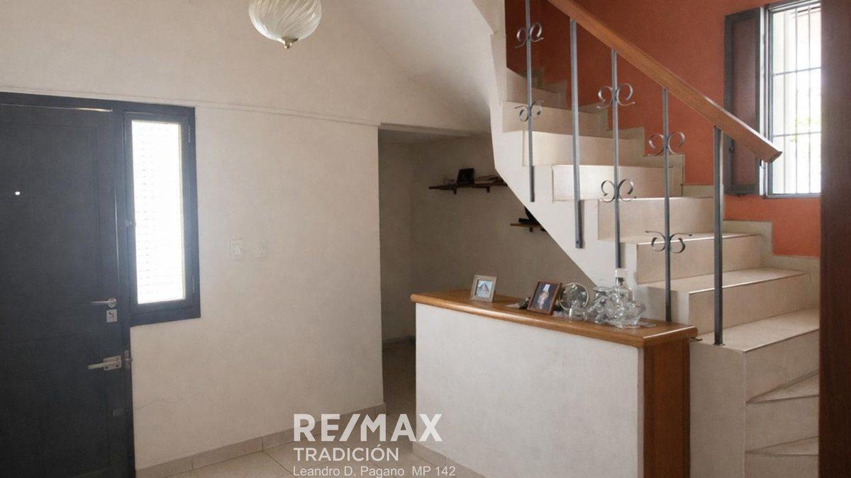 Foto de VENTA CASA + LOCAL COMERCIAL + DEPTOS- ZONA UNNE, imagen 2