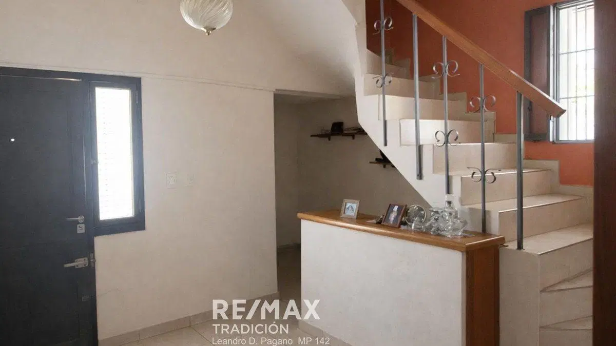 VENTA CASA + LOCAL COMERCIAL + DEPTOS- ZONA UNNE 2