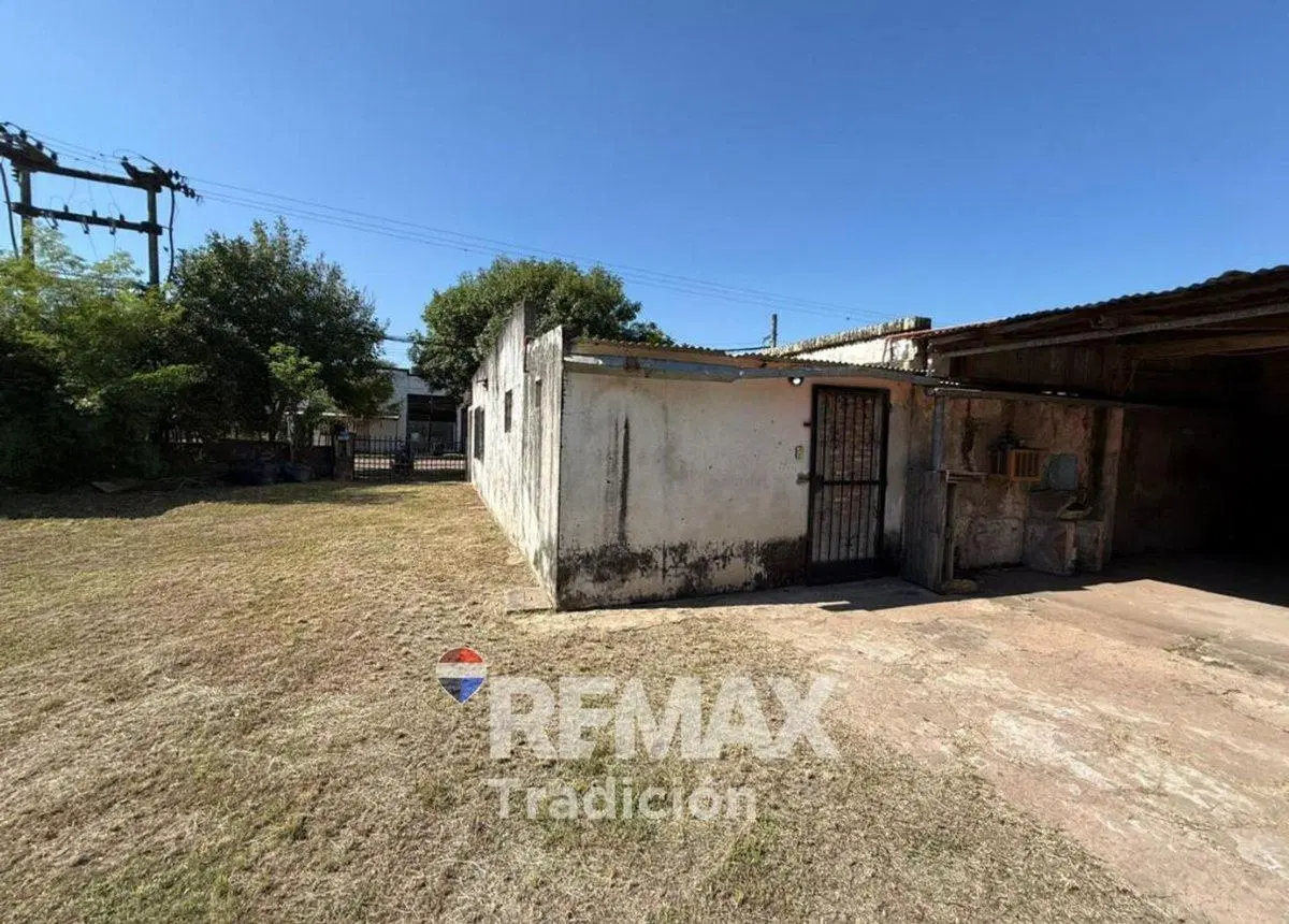 Casa a reciclar a la venta en Villa Libertad.- 5
