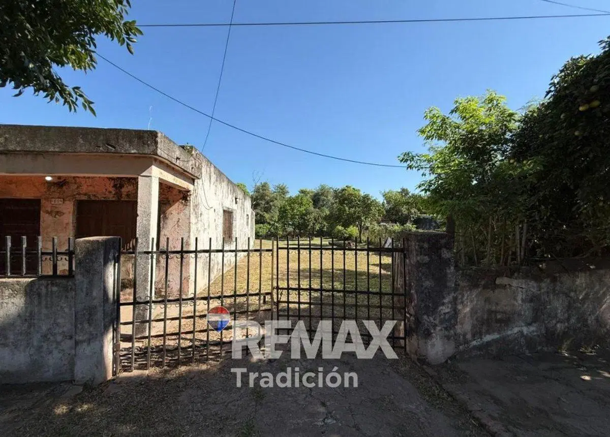 Casa a reciclar a la venta en Villa Libertad.- 2