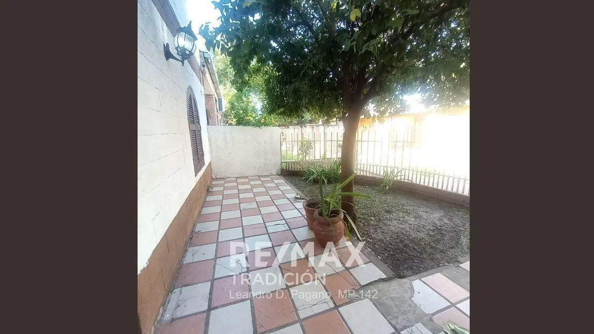 Casa en venta en B` España 4 hab cochera parrilla 2