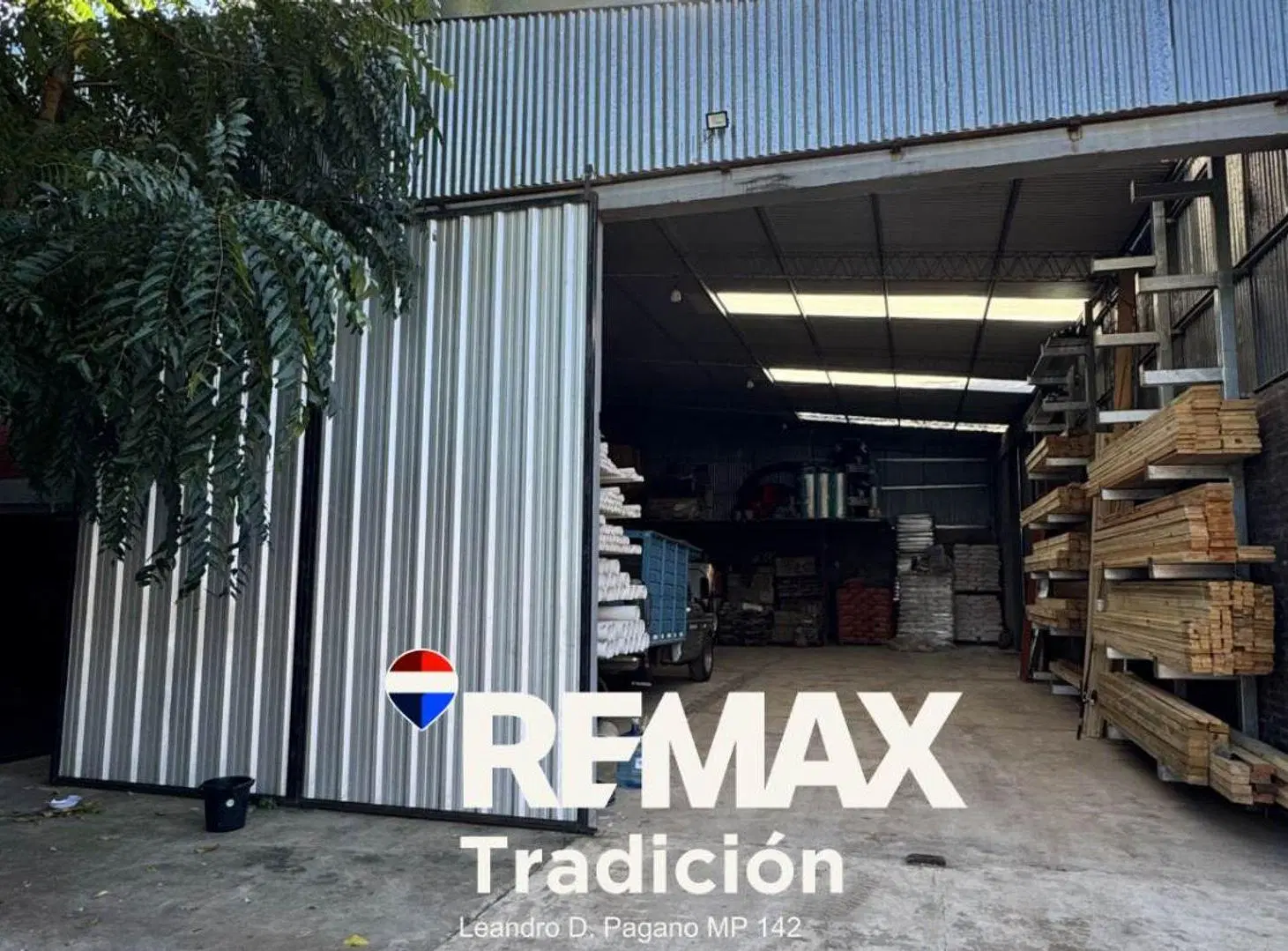 LOCAL COMERCIAL CON GALPON- VENTA - MAKALLE 3