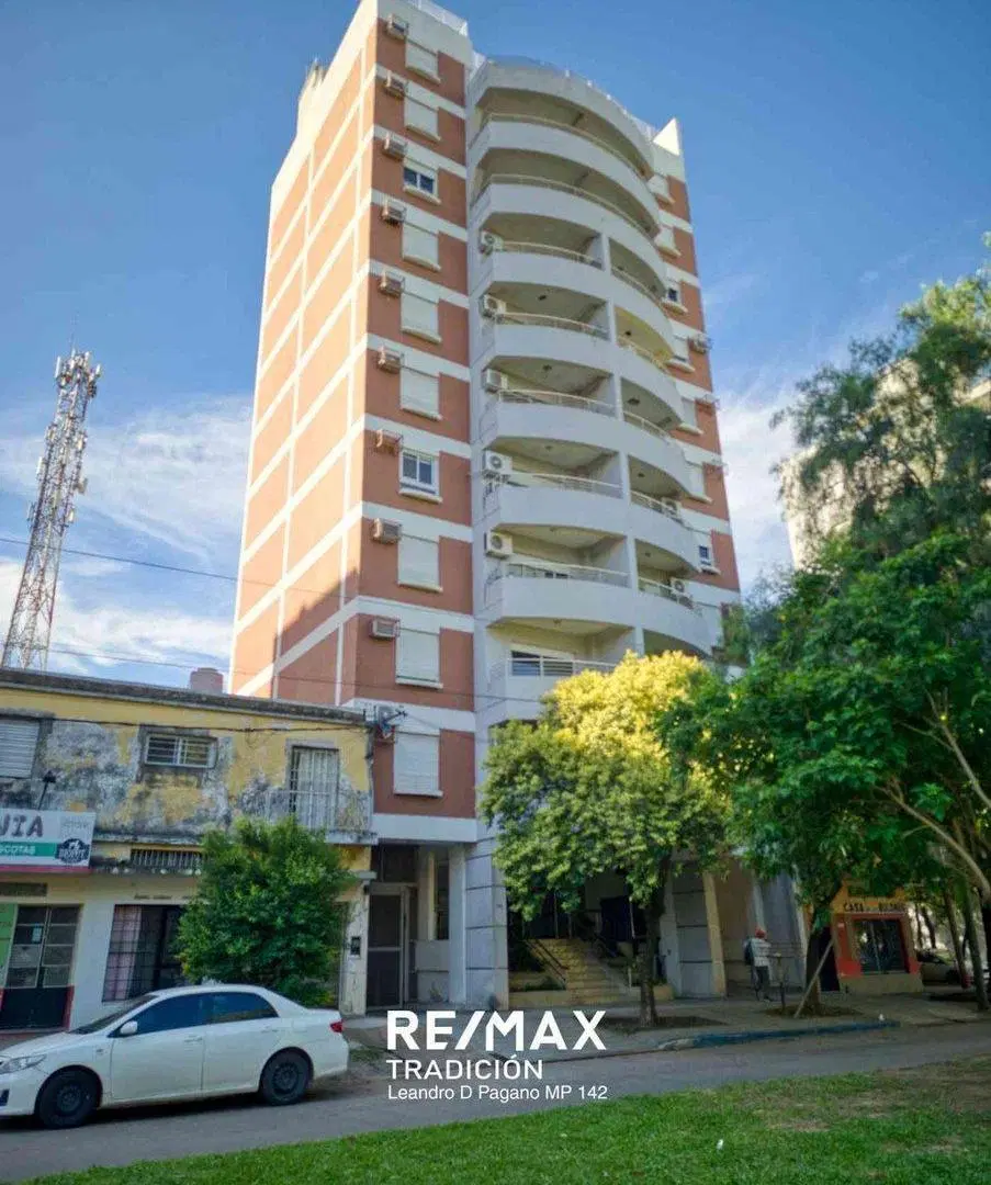 Piso en Venta de 3 Dormitorios Centro de Rcia.- 4