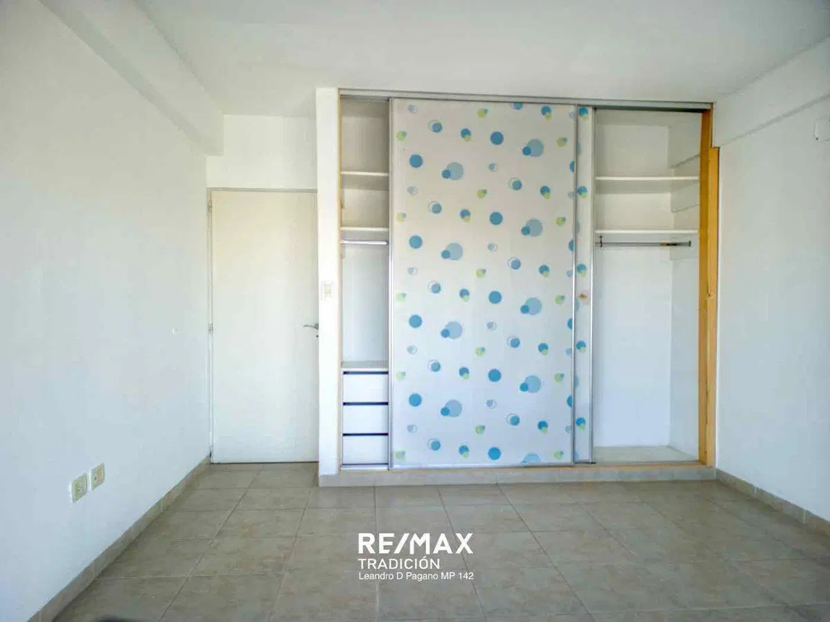 Piso en Venta de 3 Dormitorios Centro de Rcia.- 3