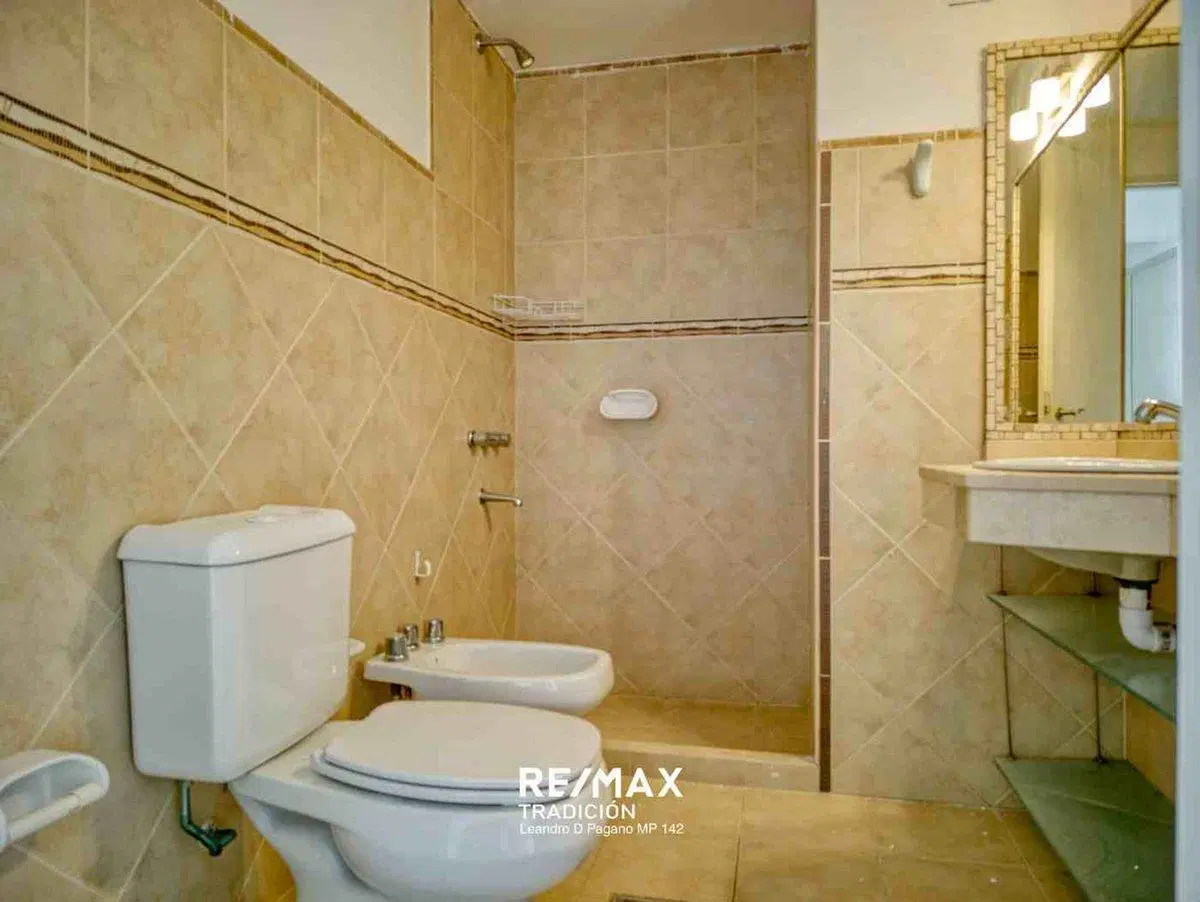 Piso en Venta de 3 Dormitorios Centro de Rcia.- 5