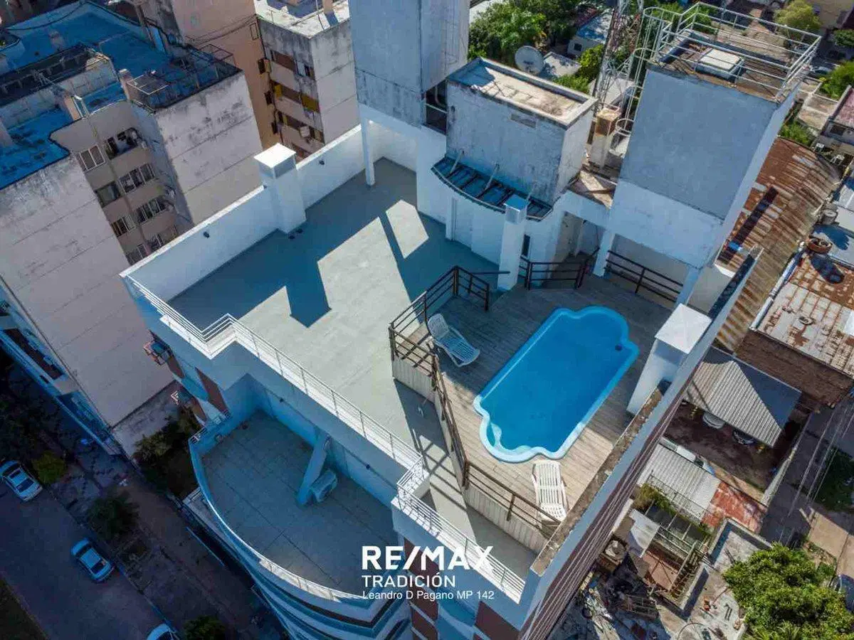 Piso en Venta de 3 Dormitorios Centro de Rcia.- 2