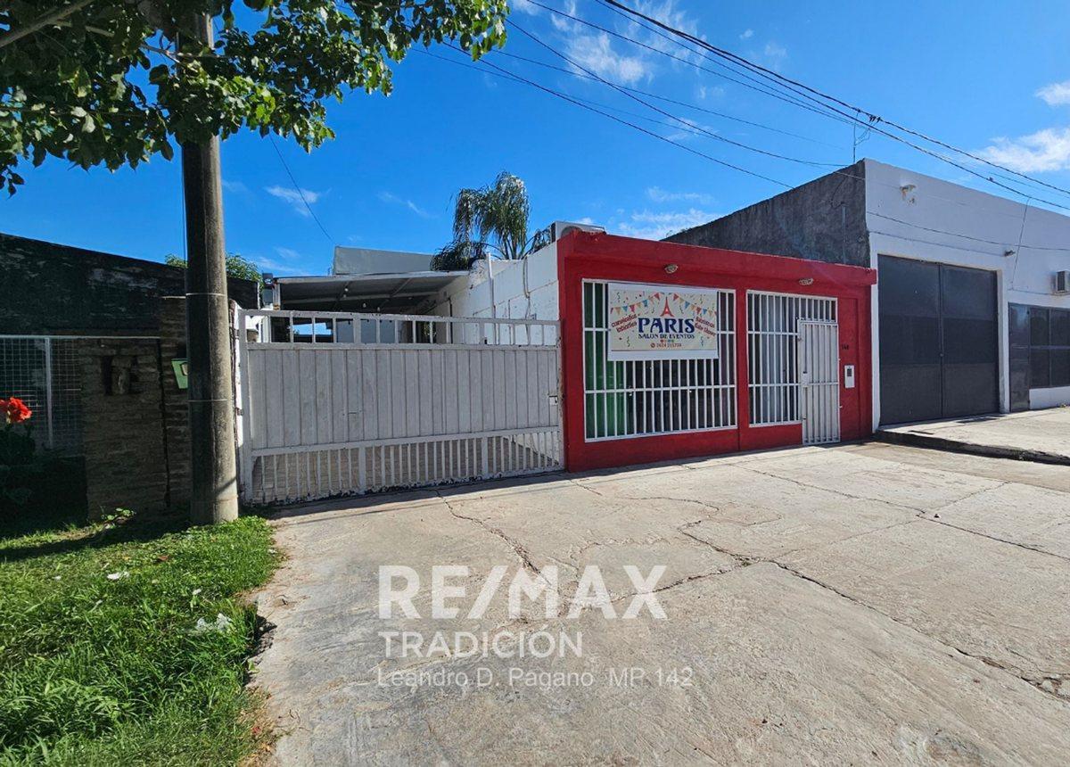 CASA CON SALON COMERCIAL EN VENTA - BARRANQUERAS