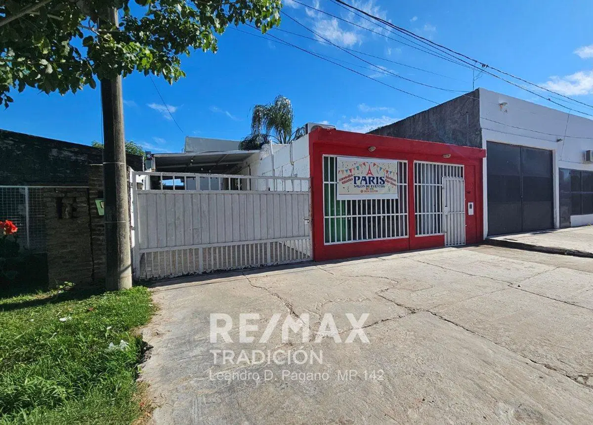 CASA CON SALON COMERCIAL EN VENTA - BARRANQUERAS 3