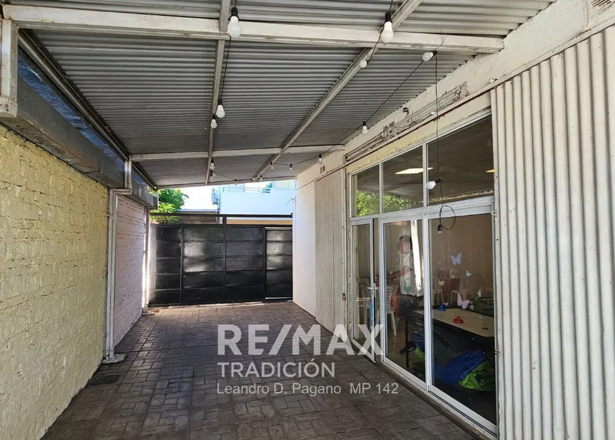 CASA CON SALON COMERCIAL EN VENTA - BARRANQUERAS 4