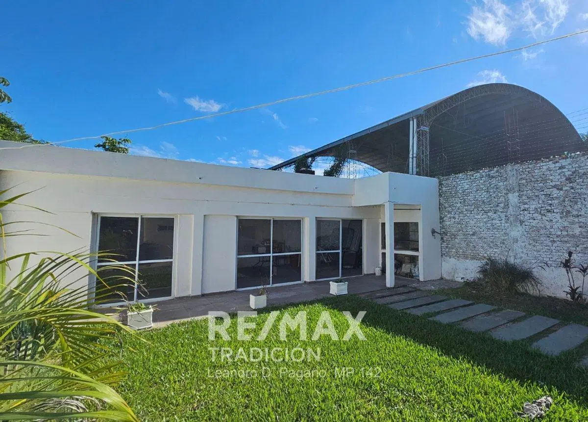 CASA CON SALON COMERCIAL EN VENTA - BARRANQUERAS 5