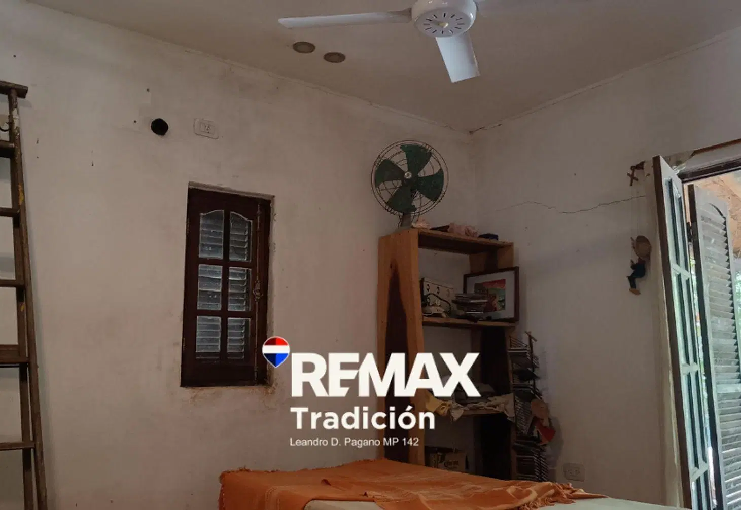 CASA VENTA CON PILETA Y AMPLIO PARQUE VERDE 3