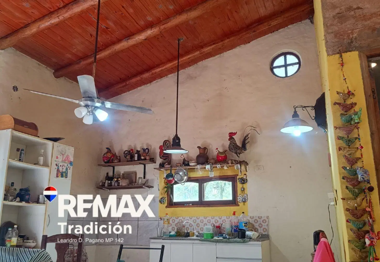 CASA VENTA CON PILETA Y AMPLIO PARQUE VERDE 2