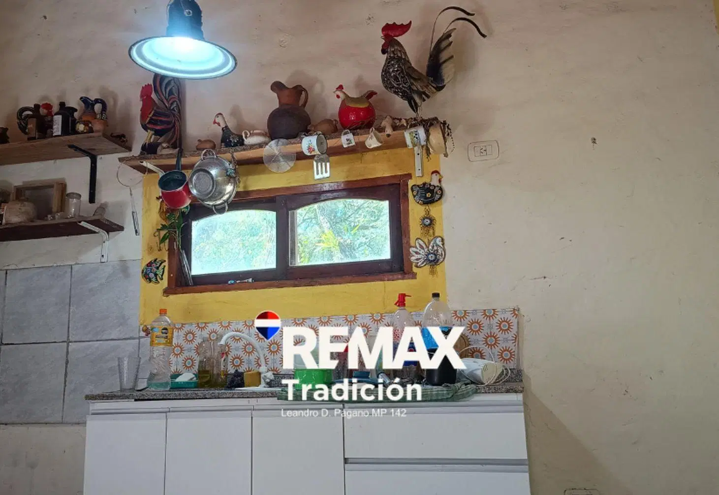 CASA VENTA CON PILETA Y AMPLIO PARQUE VERDE 5