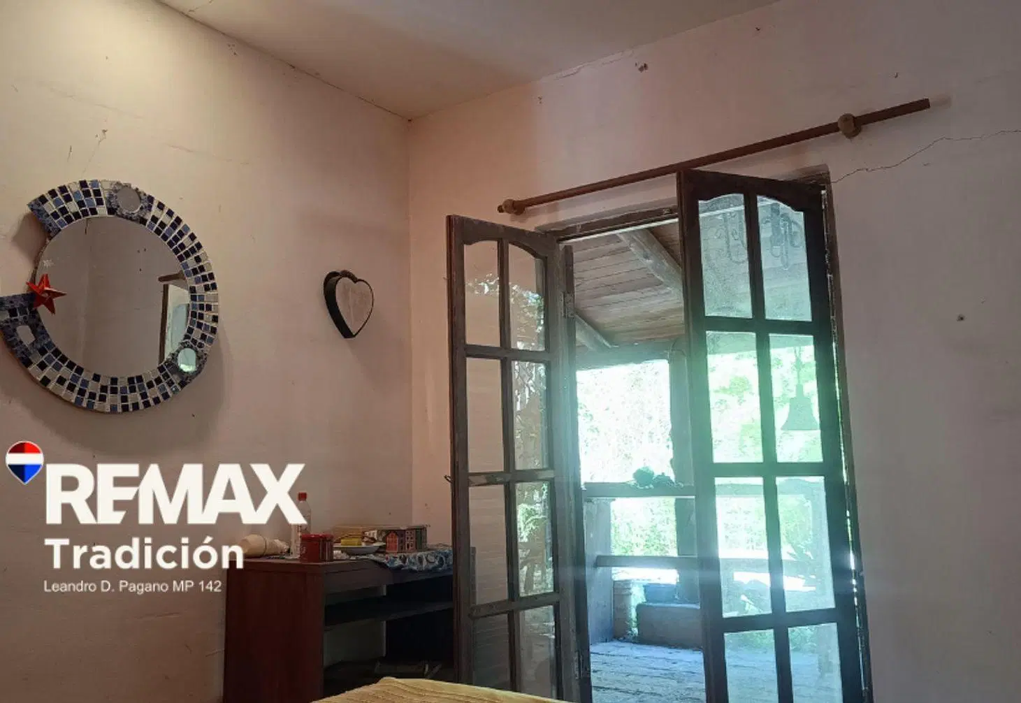 CASA VENTA CON PILETA Y AMPLIO PARQUE VERDE 4