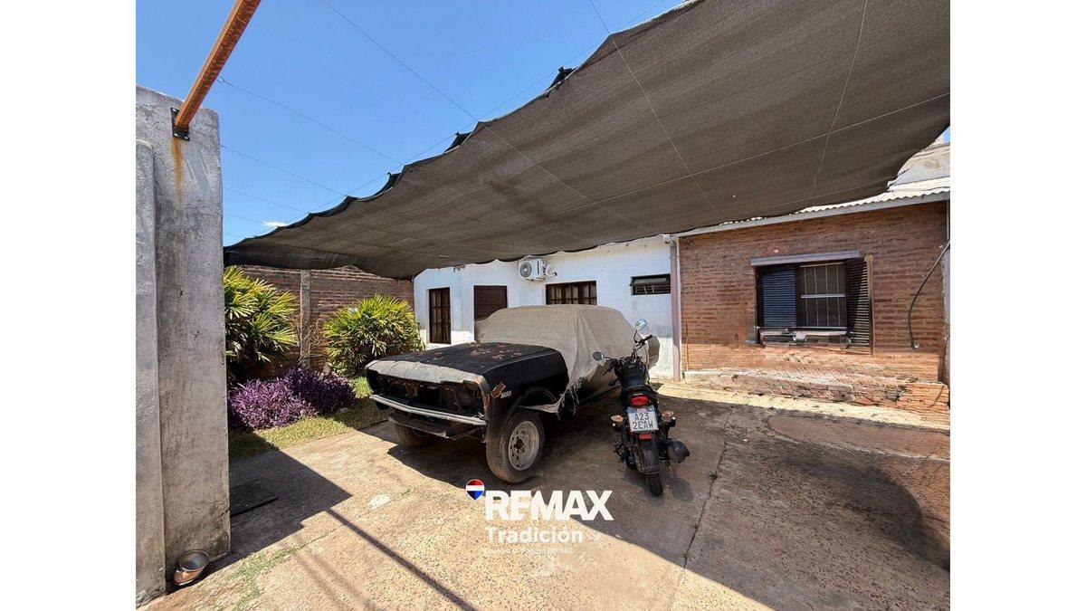 Casa 3 dorm en Venta en Av Coronel Falcon.