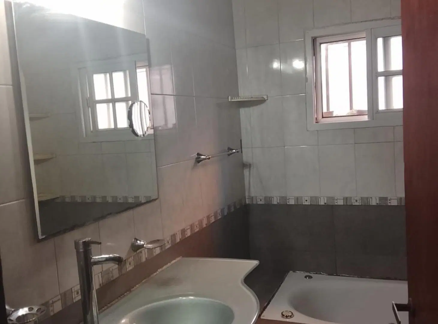CASA EN ALQUILER C LOCAL COMERCIAL EN RESISTENCIA 8