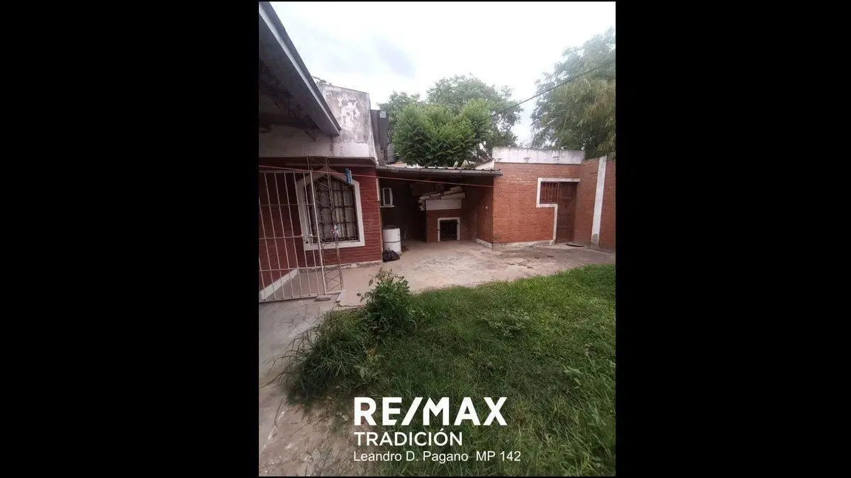 Amplia casa + dptos y local comercial al frente 5