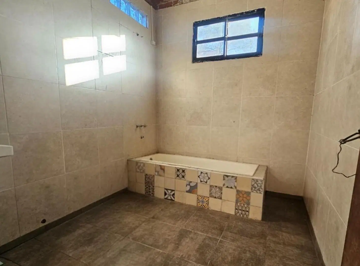 Terreno con vivienda en construcción-sobre Ruta 11 6